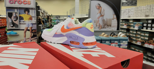 Shoe Store «Shoe Carnival», reviews and photos, 2105 N Prospect Ave, Champaign, IL 61822, USA