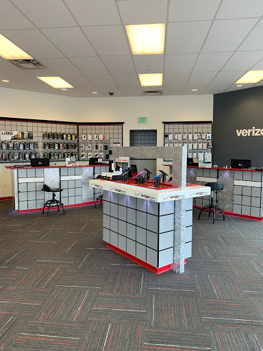 Cell Phone Store «Verizon Wireless - Cellular Plus», reviews and photos, 3500 River Point Pkwy, Sheridan, CO 80110, USA
