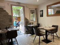Atmosphère du Restaurant français Au Jardin Des Carmes à Avignon - n°3