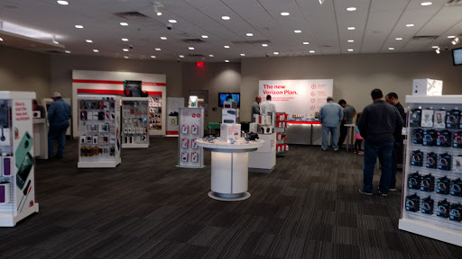 Cell Phone Store «Verizon», reviews and photos, 411 E 23rd St, Panama City, FL 32405, USA