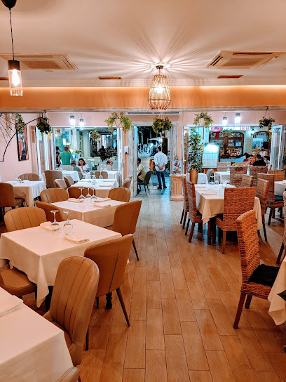 Restaurant Aroma - C. Moncayo, 21, 23, 29640 Fuengirola, Málaga, Spain