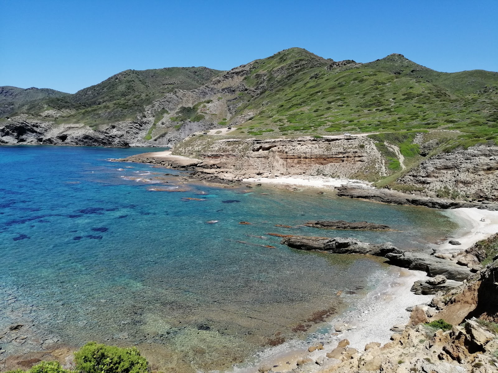 Cala Ebi Dozzi的照片 带有米色沙子与卵石表面