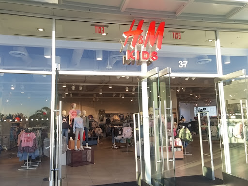 Clothing Store «H&M», reviews and photos, 37 Aquarium Way, Long Beach, CA 90802, USA