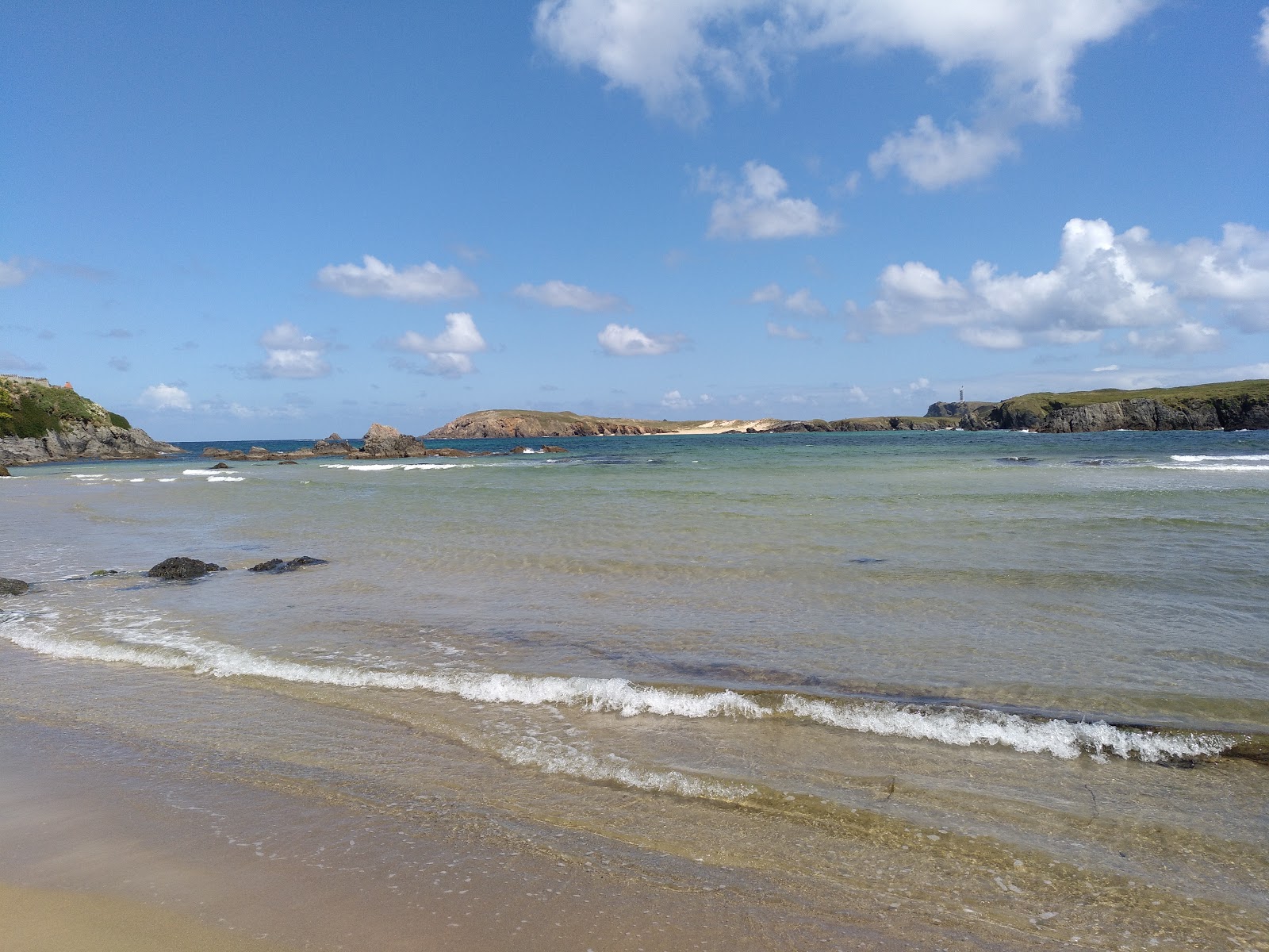 Foto van Playa de Meiras met kleine baai