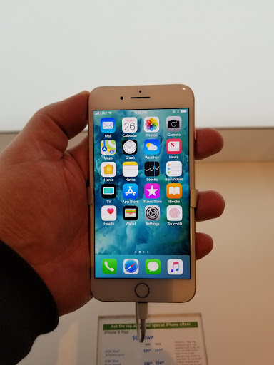 Cell Phone Store «AT&T», reviews and photos, 59 Skokie Valley Rd, Highland Park, IL 60035, USA