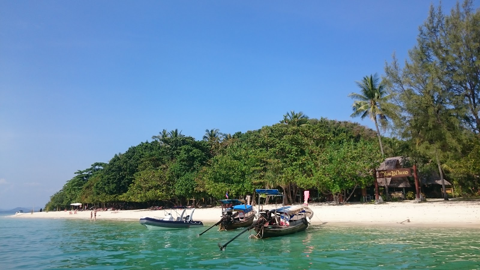 Foto van Ko Rang Yai Beach gelegen in een natuurlijk gebied
