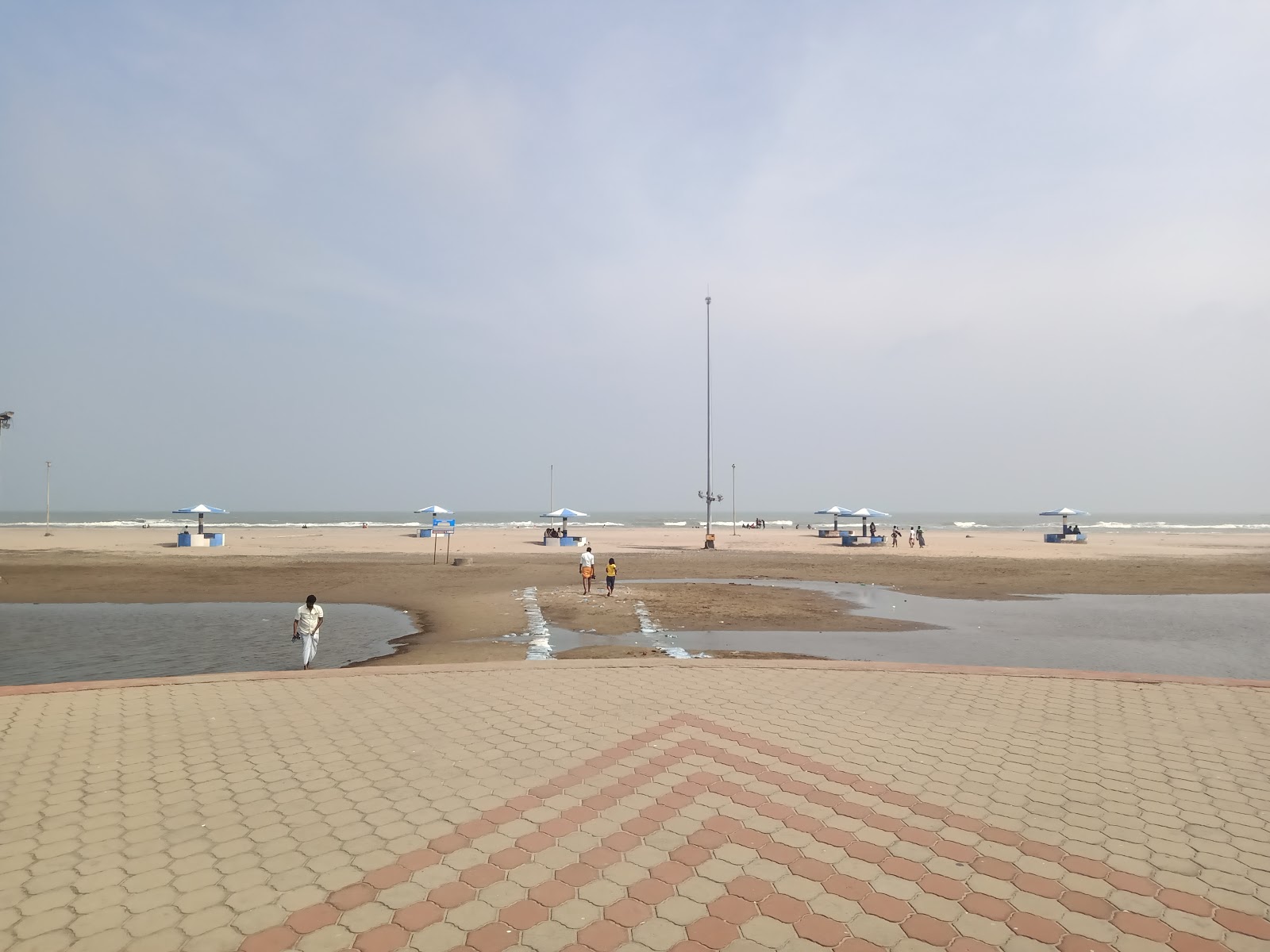 Foto de Nagapattinam Beach con recta y larga