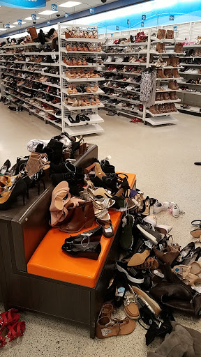 Clothing Store «Ross Dress for Less», reviews and photos, 1990 S University Dr, Davie, FL 33324, USA