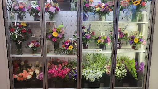 Florist «Lollipops & Roses Florist», reviews and photos, 450 Salem St, Medford, MA 02155, USA