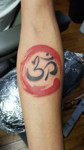 Tattoo Shop «Black Cloud Tattoo Piercing and Supply», reviews and photos, 2814 The Plaza, Charlotte, NC 28205, USA