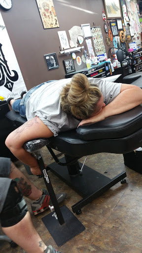 Tattoo Shop «Pink Elephant Tattoo Studio», reviews and photos, 707 S Ankeny Blvd, Ankeny, IA 50023, USA