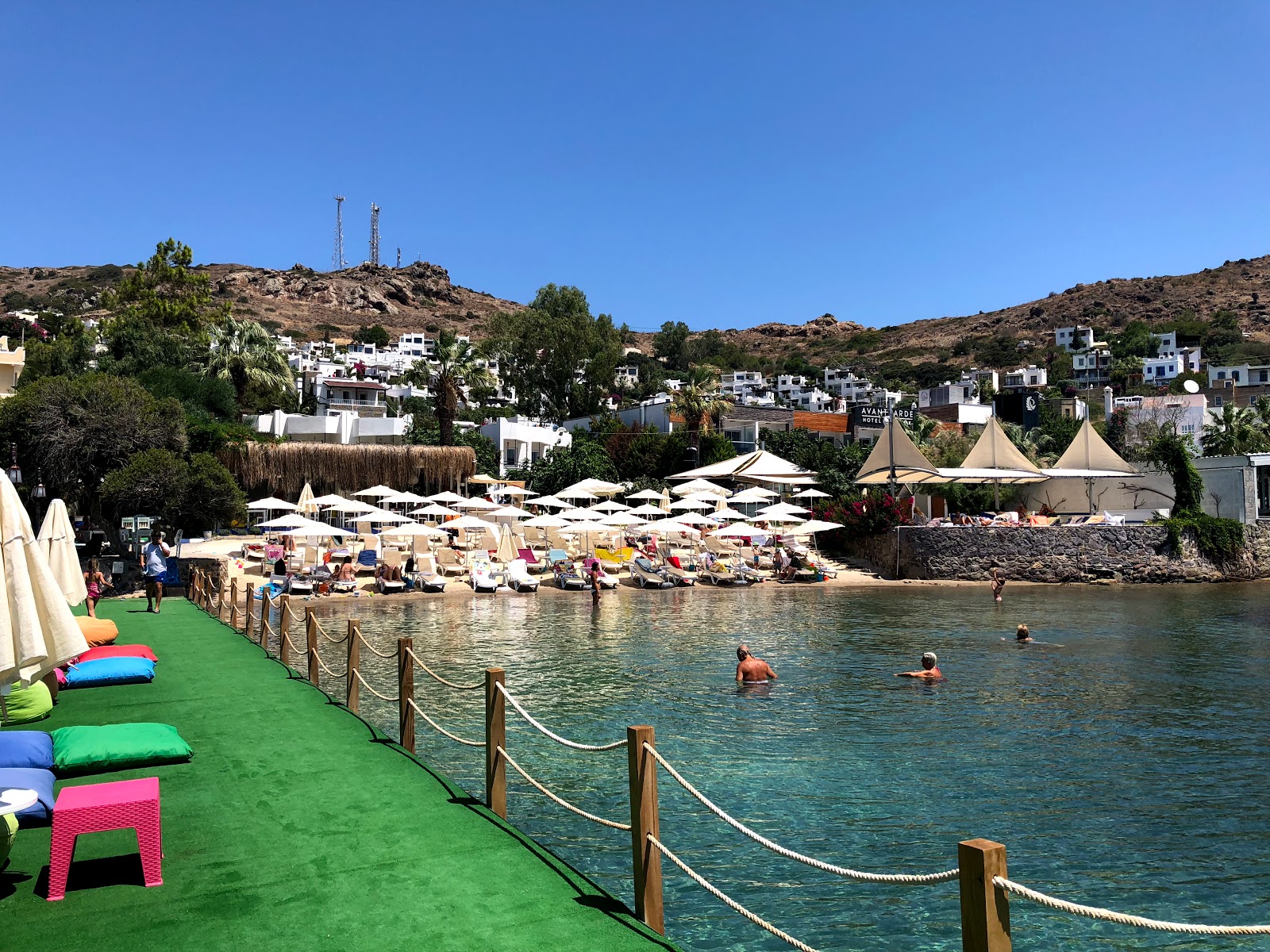 Avantgarde hotel beach的照片 带有碧绿色纯水表面