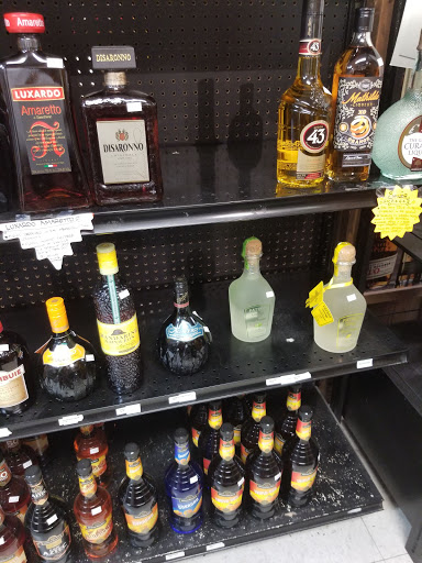 Liquor Store «Bin Q», reviews and photos, 3911 Perkins Rd, Baton Rouge, LA 70808, USA