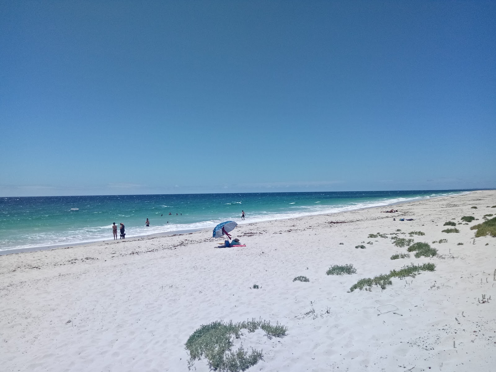Fotografija Peppermint Grove Beach z svetel pesek površino