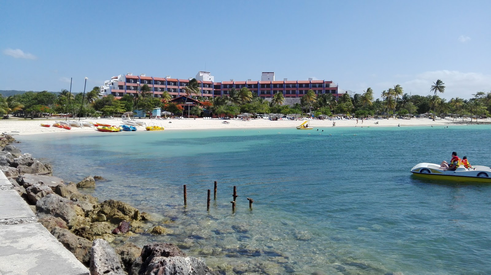 Foto de Praia Esmeralda - lugar popular entre os apreciadores de relaxamento