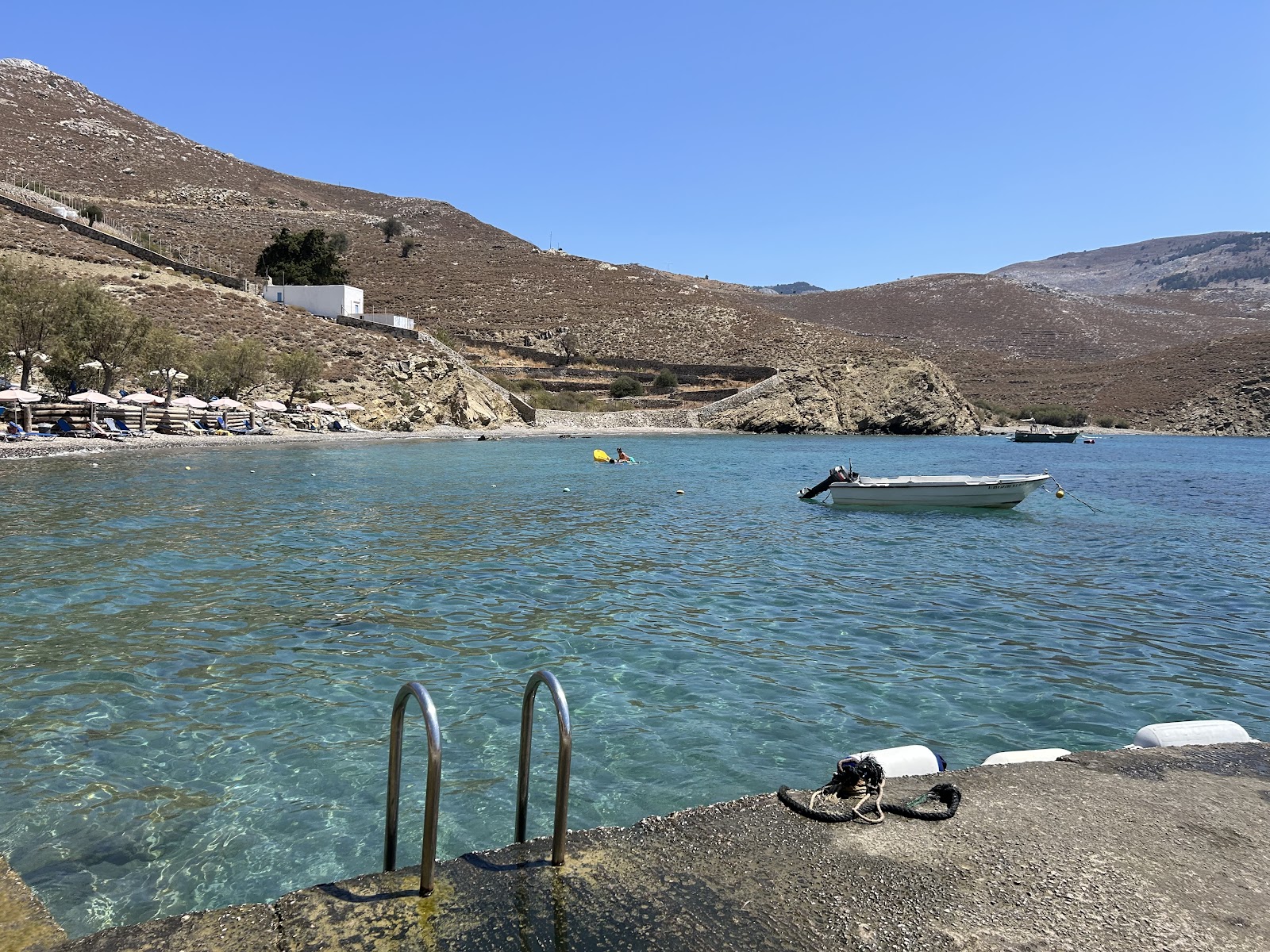 Φωτογραφία του Παραλία Τολί με επίπεδο καθαριότητας πολύ καθαρό