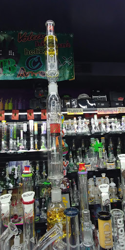 Tobacco Shop «The Hub Smoke Shop & Gifts», reviews and photos, 6410 N Oak Trafficway, Kansas City, MO 64118, USA