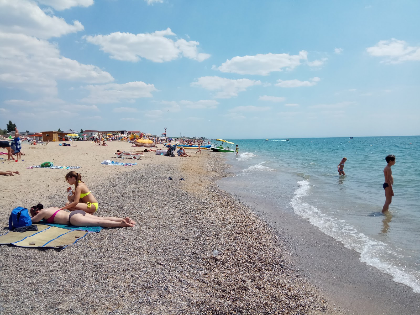 Priboy beach'in fotoğrafı parlak kum yüzey ile