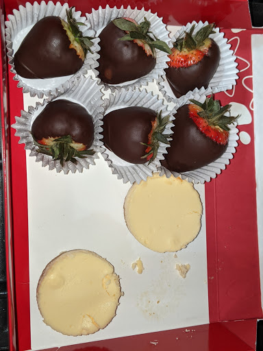 Gift Shop «Edible Arrangements», reviews and photos, 3710 Main St Suite #3, Bridgeport, CT 06606, USA