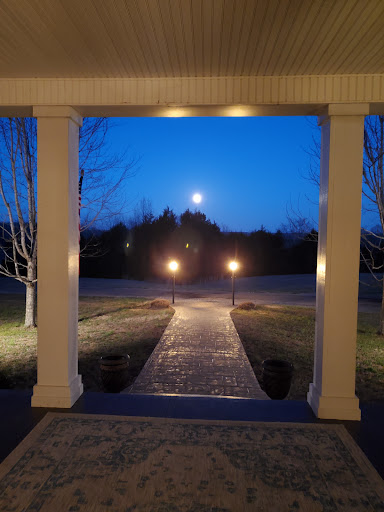 Lodge «The Farmhouse Inn», reviews and photos, 108 W Swan St, Centerville, TN 37033, USA