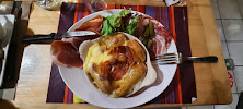 Raclette du Restaurant français Le Gros Caillou à Saint-Sorlin-d'Arves - n°2