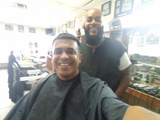 Barber Shop «B-Snipped Barber Shop», reviews and photos, 8824 N 56th St, Tampa, FL 33617, USA