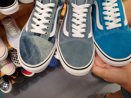 Shoe Store «Journeys», reviews and photos, 8505 Park Meadows Center Dr #2025, Lone Tree, CO 80124, USA