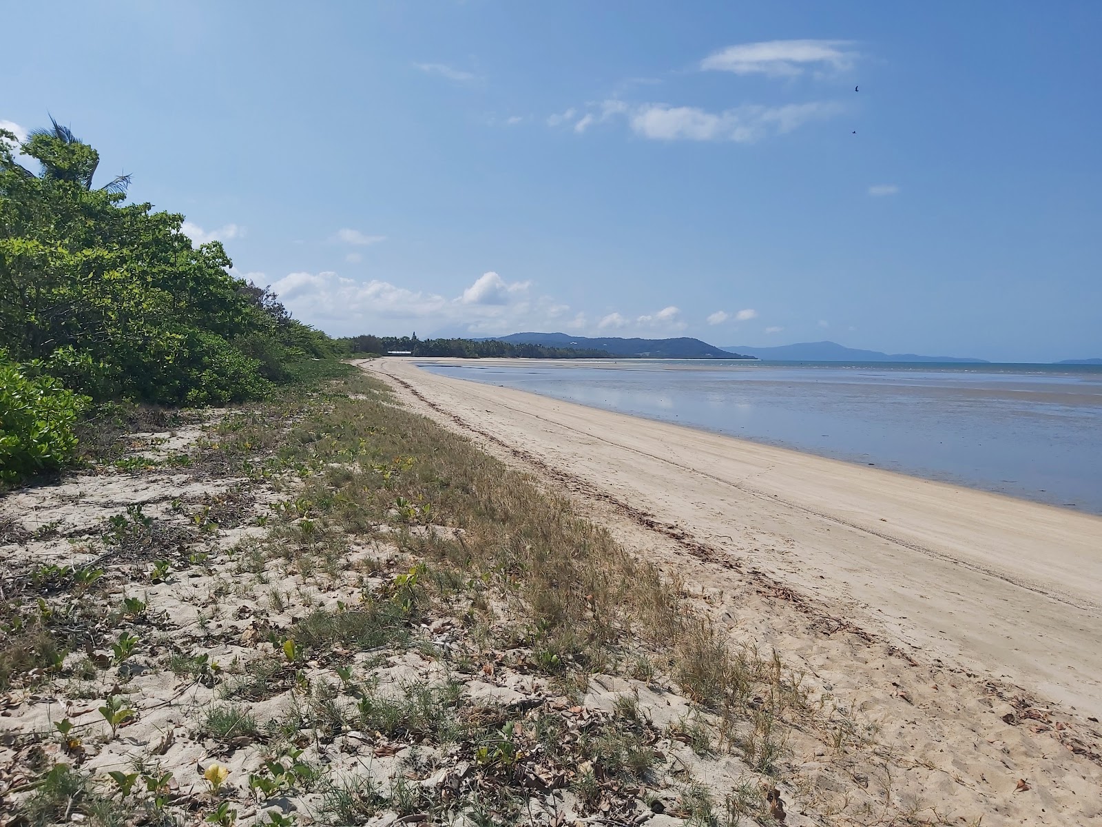 Fotografie cu Cooya Beach cu o suprafață de nisip beige