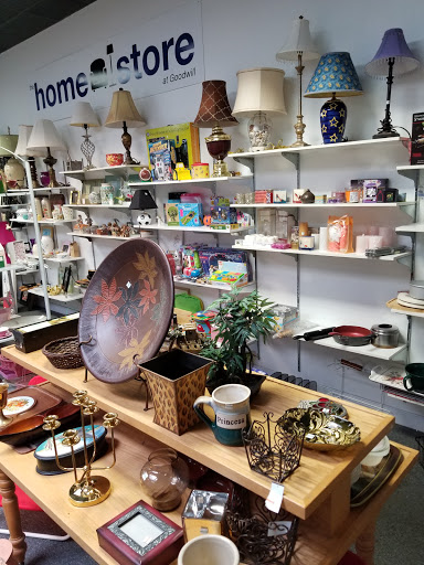 Thrift Store «Goodwill Second Debut Carytown», reviews and photos