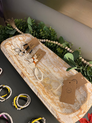 Thrift Store «Class and Trash Thrift Antiques», reviews and photos, 11088 Washington Hwy, Glen Allen, VA 23059, USA