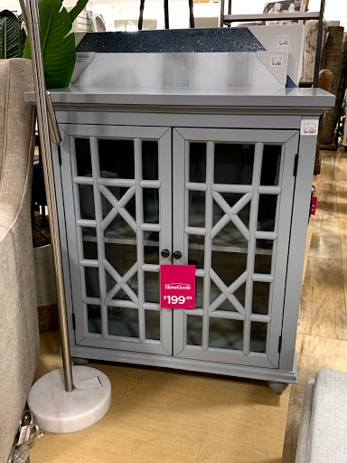 Department Store «T.J. Maxx & HomeGoods», reviews and photos, 111 Taunton St, Plainville, MA 02762, USA