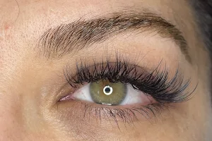 Henny Eyelash Extensions image