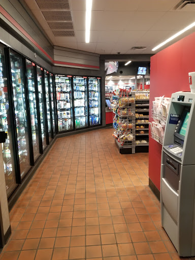 Gas Station «QuikTrip», reviews and photos, 1301 Westport Rd, Kansas City, MO 64111, USA