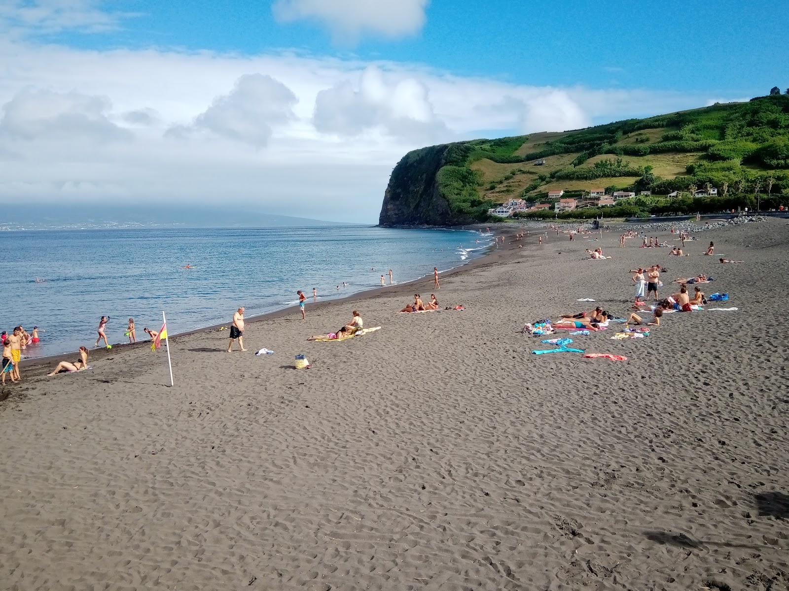 Foto de Praia de Almoxarife com praia espaçosa