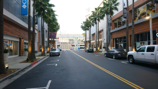 Sportswear Store «Columbia Sportswear Outlet at The Pike Outlets», reviews and photos, 35 Bay St, Long Beach, CA 90802, USA