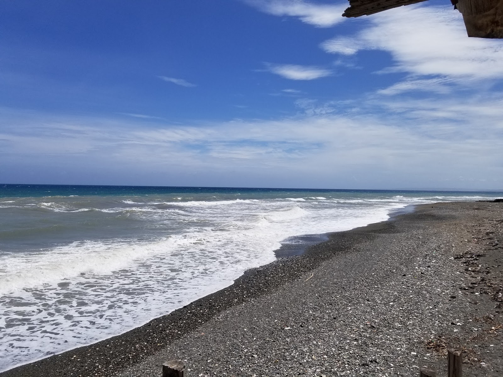 Fotografie cu Wickie Wackie beach cu o suprafață de pietricel cenușiu