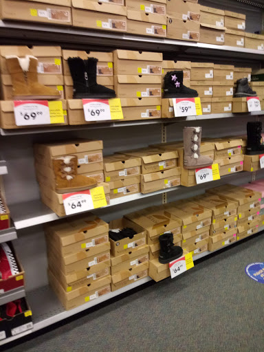 Pet Supply Store «Petco Animal Supplies», reviews and photos, 364 Randall Rd, South Elgin, IL 60177, USA