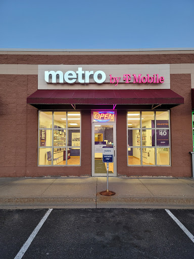 Cell Phone Store «MetroPCS», reviews and photos, 115 Elm St f, Farmington, MN 55024, USA