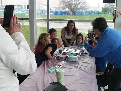 Amusement Center «Escapades Family Fun Center», reviews and photos, 4241 W Williamsburg Blvd, Muncie, IN 47304, USA