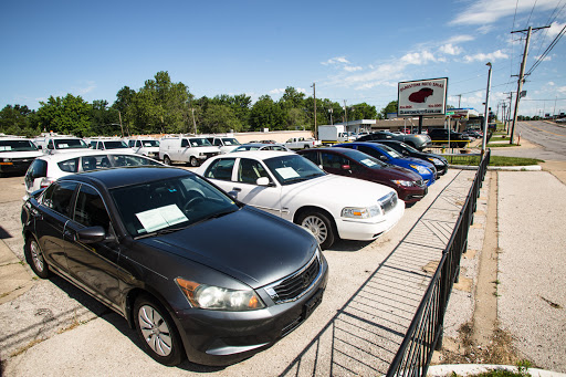 Used Car Dealer «Gladstone Auto Sales», reviews and photos, 7406 N Oak Trafficway, Kansas City, MO 64118, USA