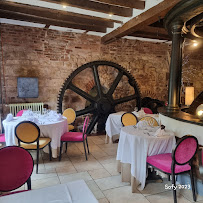 Atmosphère du Restaurant Auberge des Vieux Moulins Banaux à Villeneuve-l'Archevêque - n°15