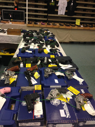 Pawn Shop «AAA Pawnbrokers of North Miami», reviews and photos, 14010 W Dixie Hwy, North Miami, FL 33161, USA