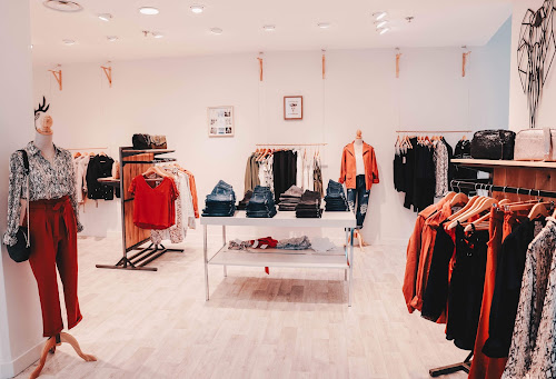 Magasin de vêtements pour femmes Amah-Outfit | Boutique de Vêtements, Sacs & Accessoires pour femme Le Havre