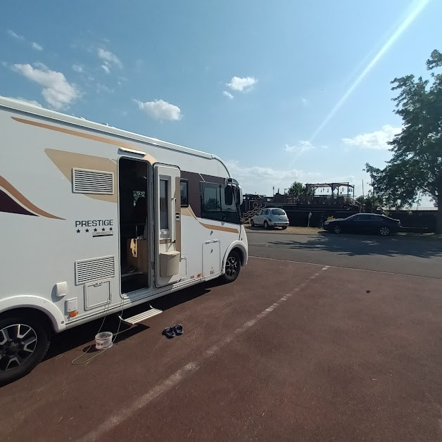 aire de services et stationnement camping cars à Léré (Cher 18)