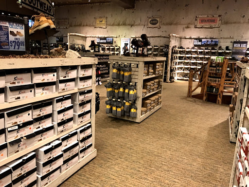 Sporting Goods Store «Bass Pro Shops», reviews and photos, 11550 Lakeridge Pkwy, Ashland, VA 23005, USA