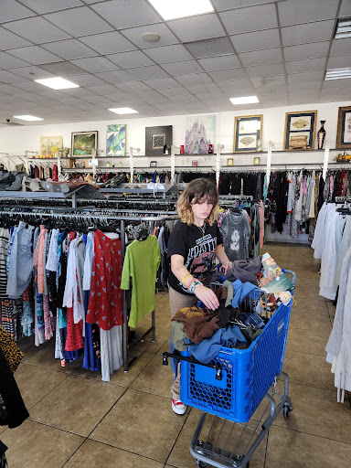 Thrift Store «Goodwill Retail Store & Donation Center - Thousand Oaks», reviews and photos, 140 W Hillcrest Dr, Thousand Oaks, CA 91360, USA