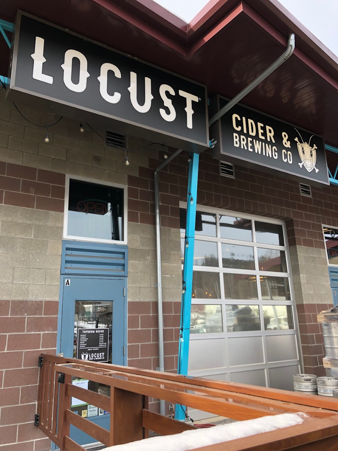Locust Cider & Brewing Woodinville