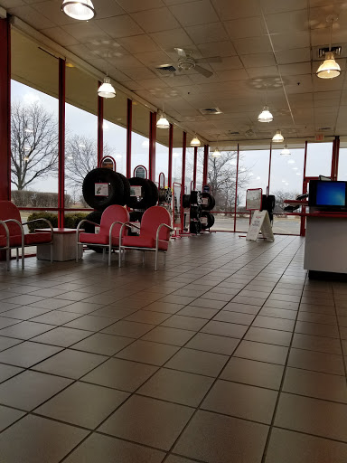 Tire Shop «Discount Tire Store - Naperville, IL», reviews and photos, 535 Fort Hill Dr, Naperville, IL 60540, USA