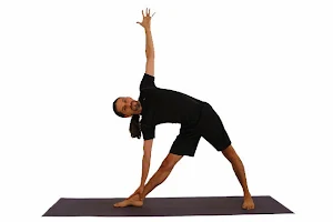 Ruben Vasquez Yoga image