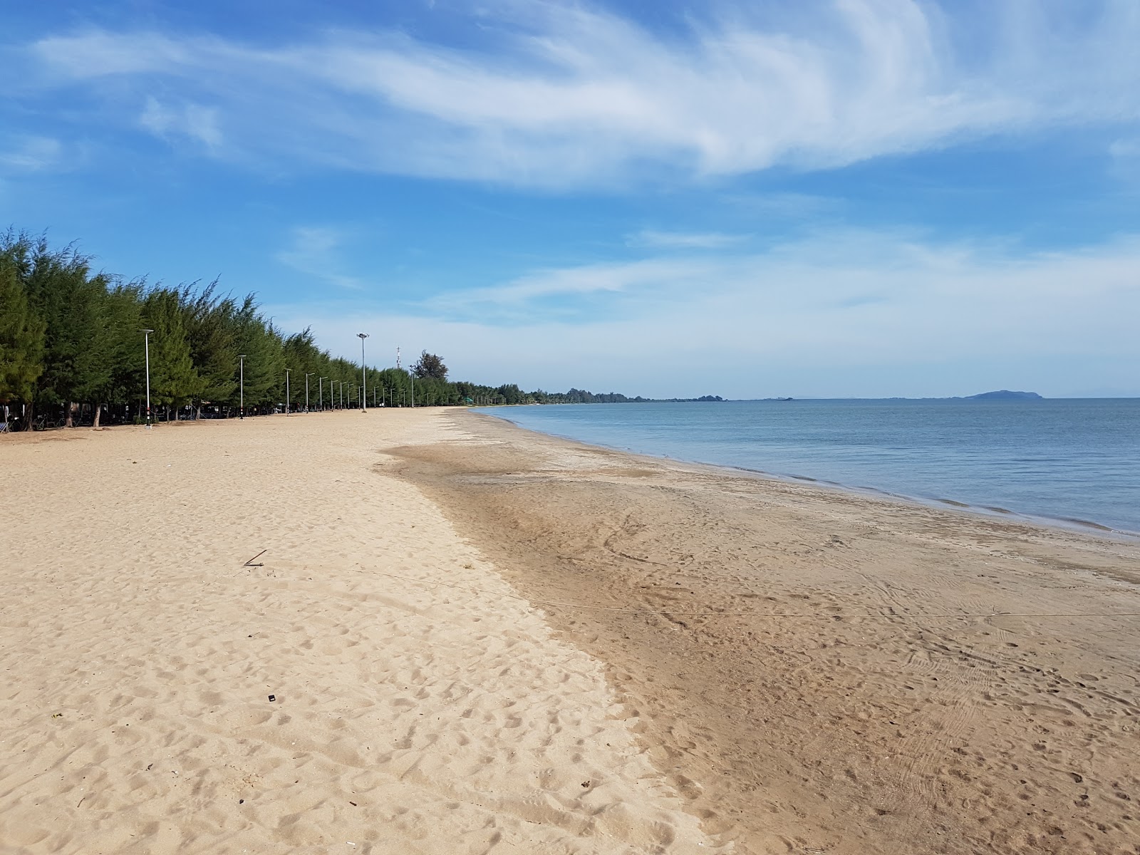 Φωτογραφία του Hat Laem Sing Beach με επίπεδο καθαριότητας πολύ καθαρό